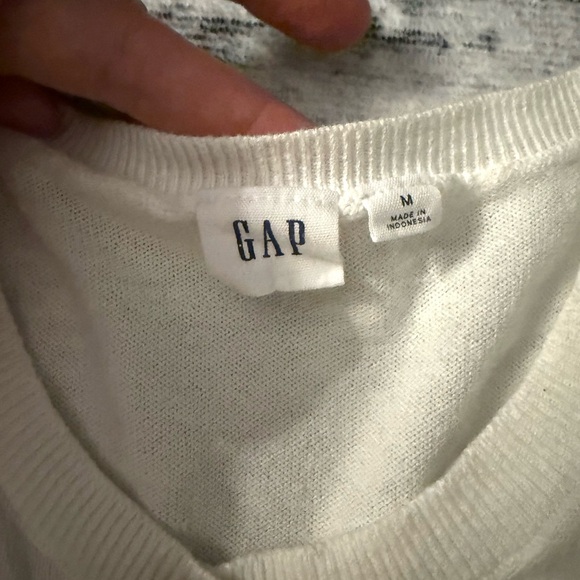 GAP Crewneck Cardigan - Picture 5 of 6
